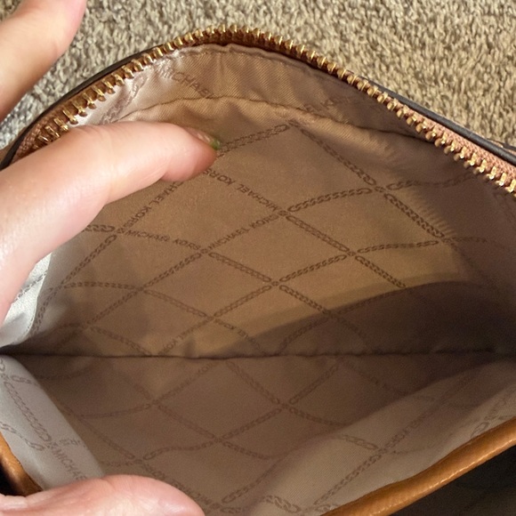 Michael Kors Jet Set Crossbody Bag - Picture 4 of 6